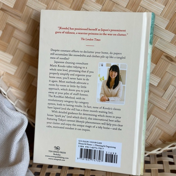The Life-Changing Magic of Tidying Up by Marie Kondo - Picture 2 of 3